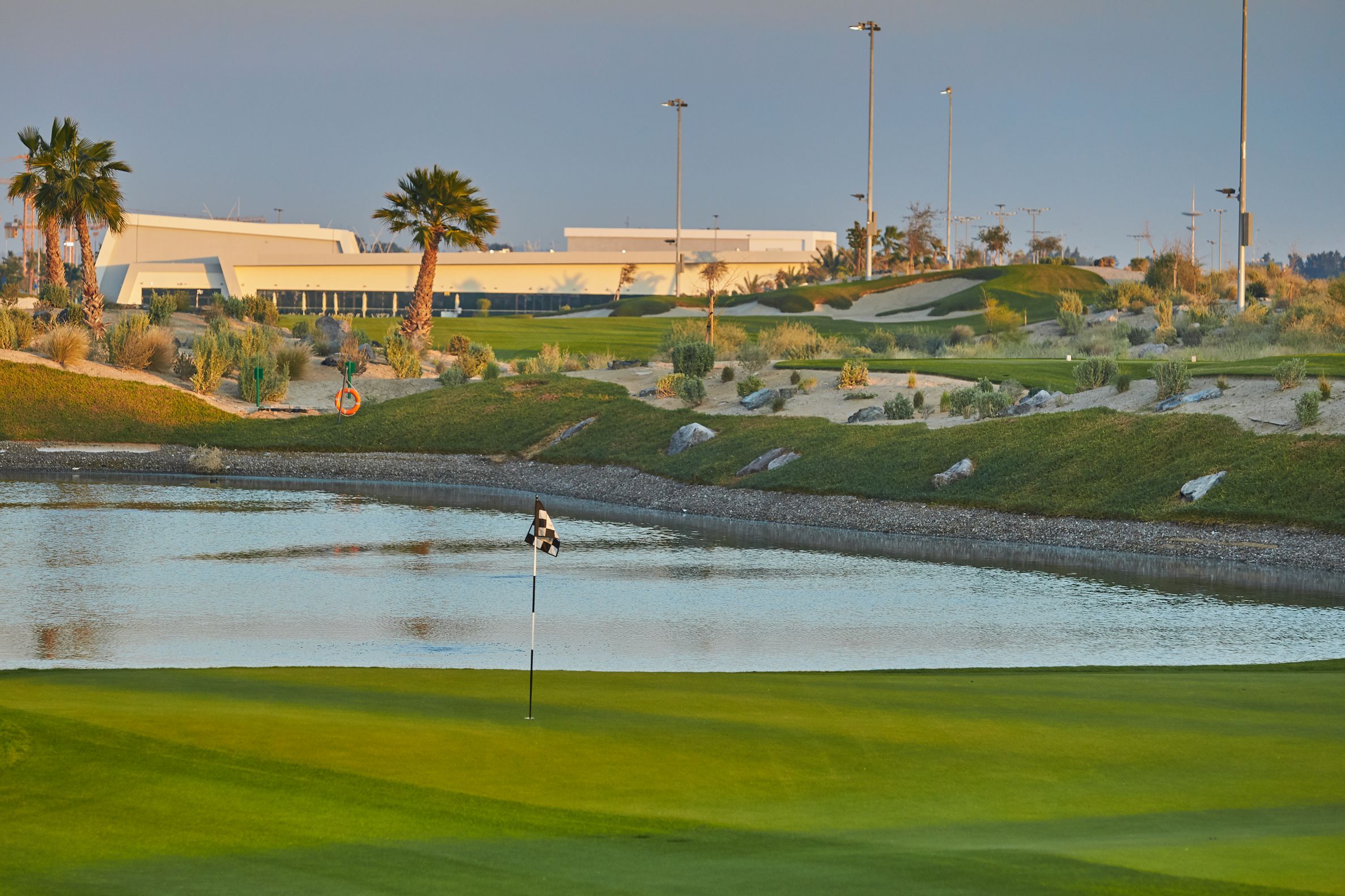 8th with Clubhouse view